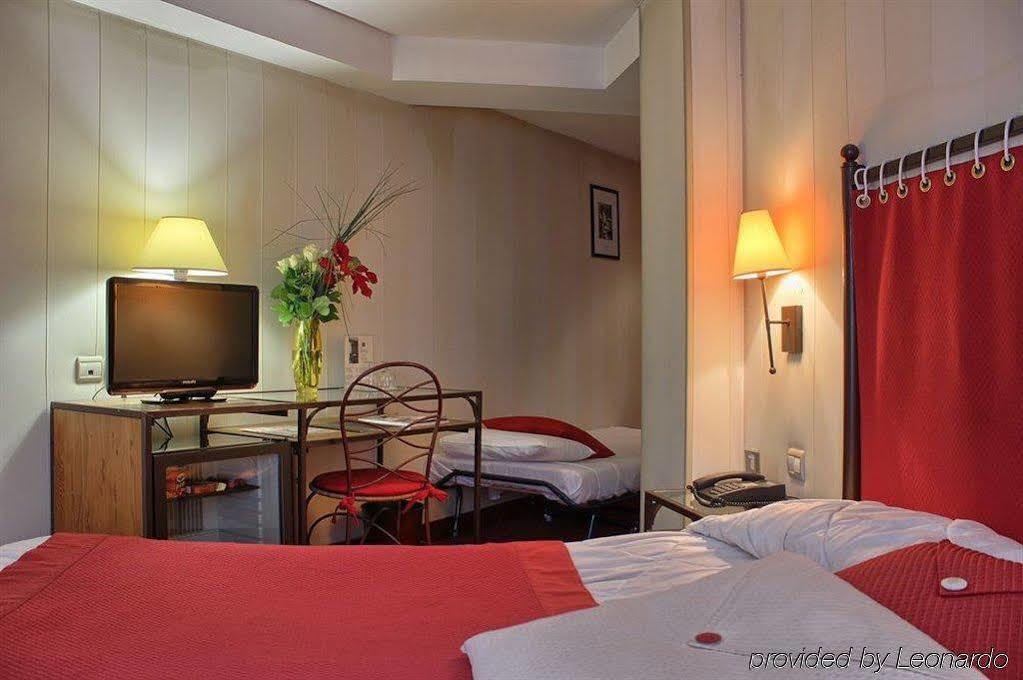 โรงแรมปาวิลยอง โอเปร่า กรองด์ บูลเลอวาร์ด ปารีส ภายนอก รูปภาพ